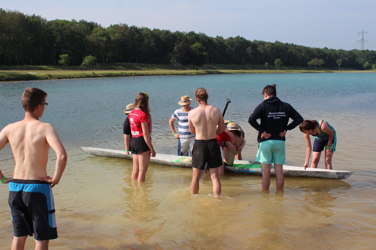 Team im Wasser